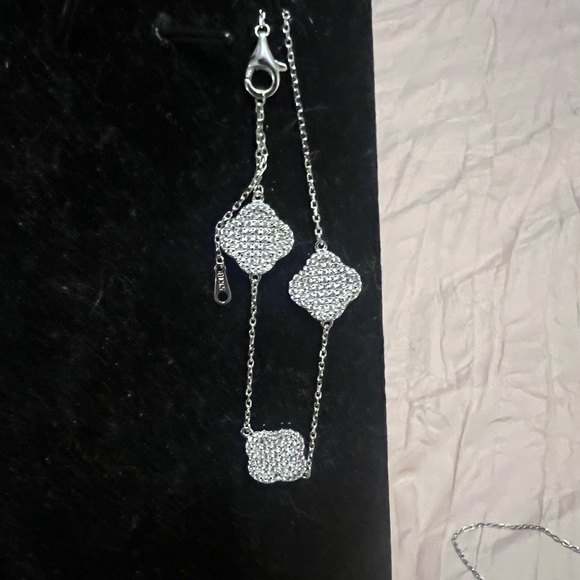 Silver and black clover necklace - Picture 1 of 3
